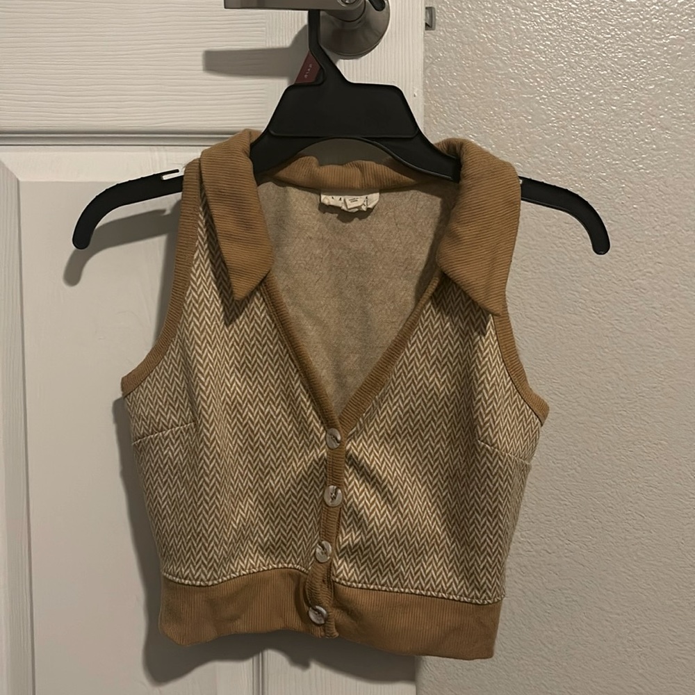 Meraki Sleeveless Yellow Collared Vest